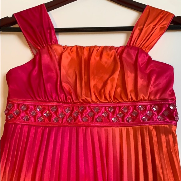 Girl’s Dress - Picture 4 of 6